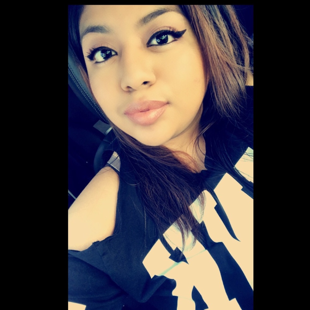 Meet your Posher, Claudia